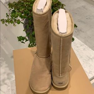 UGG boots in EXCELLENT condition!